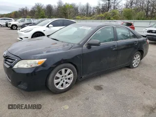 2011 Toyota Camry LE z VIN 4T4BF3EKXBR163609, wystawiony jako Copart lot #56820345 z przebiegiem 221 615 mil mil oraz Czysty tytuł • Clean title. Historia ofert i sprzedaży dostępna na DreamBid. Obrazek 1.