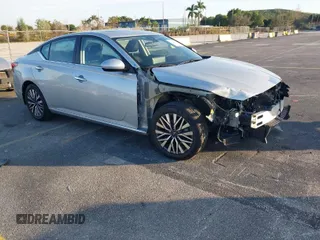 2024 Nissan Altima 2.5 SV with VIN 1N4BL4DV1RN399407, listed as a IAAI auction lot 41248240 with 12,135 mi miles. Bid and sale history available at carsss.com. Image 1.