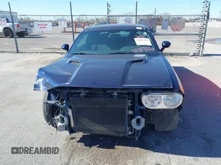 2013 Dodge Challenger R/T z VIN 2C3CDYBT7DH679522, wystawiony jako IAAI lot #41387221 z przebiegiem 122 147 mil mil oraz . Historia ofert i sprzedaży dostępna na DreamBid. Obrazek 12.