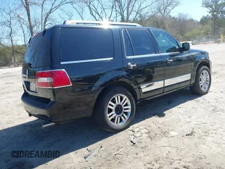 2007 Lincoln Navigator z VIN 5LMFU28547LJ15910, wystawiony jako IAAI lot #41851252 z przebiegiem 296 145 mil mil oraz . Historia ofert i sprzedaży dostępna na DreamBid. Obrazek 4.