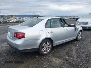 2008 Volkswagen Jetta S z VIN 3VWJM71K18M026226, wystawiony jako IAAI lot #40944671 z przebiegiem 90 016 mil mil oraz . Historia ofert i sprzedaży dostępna na DreamBid. Obrazek 4.
