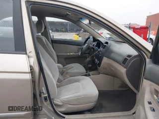 2007 Kia Spectra EX z VIN KNAFE121775404494, wystawiony jako IAAI lot #42140090 z przebiegiem 177 994 mil mil oraz . Historia ofert i sprzedaży dostępna na DreamBid. Obrazek 5.