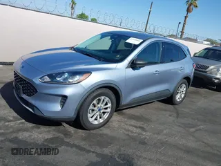 2022 Ford Escape SE z VIN 1FMCU0G6XNUB31007, wystawiony jako IAAI lot #42510666 z przebiegiem 106 236 mil mil oraz . Historia ofert i sprzedaży dostępna na DreamBid. Obrazek 14.