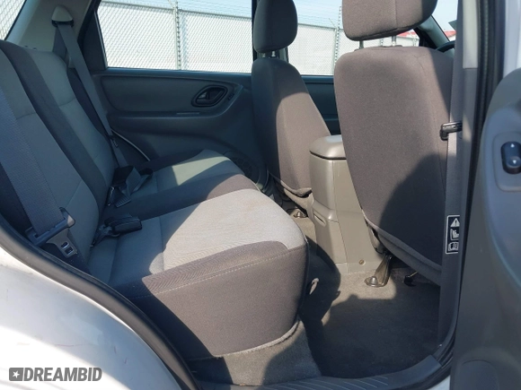 2003 Ford Escape XLS Popular with VIN 1FMYU92183KB46619, listed as a IAAI auction lot 40695244 with 0 mi miles. Bid and sale history available at carsss.com. Image 8.