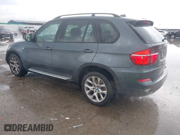 2011 BMW X5 35i z VIN 5UXZV4C59BL404339, wystawiony jako IAAI lot #42167977 z przebiegiem 109 378 mil mil oraz . Historia ofert i sprzedaży dostępna na DreamBid. Obrazek 3.