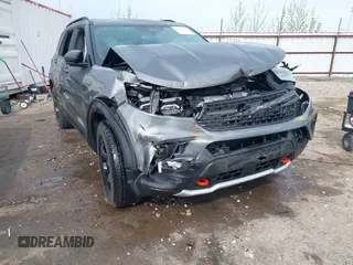2023 Ford Explorer Timberline z VIN 1FMSK8JH1PGB87848, wystawiony jako IAAI lot #42099995 z przebiegiem 28 456 mil mil oraz . Historia ofert i sprzedaży dostępna na DreamBid. Obrazek 1.