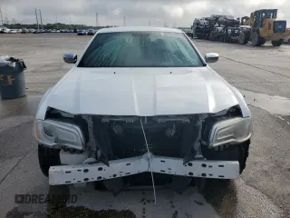2013 Chrysler 300 C z VIN 2C3CCAET9DH713384, wystawiony jako Copart lot #53731205 z przebiegiem 116 593 mil mil oraz Szkoda całkowita • Salvage title. Historia ofert i sprzedaży dostępna na DreamBid. Obrazek 5.