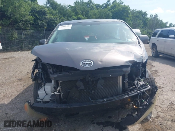 2017 Toyota Sienna XLE Auto Access Seat with VIN 5TDYZ3DC1HS778458, listed as a IAAI auction lot 42561524 with 113,960 mi miles and . Bid and sale history available at DreamBid. Image 13.