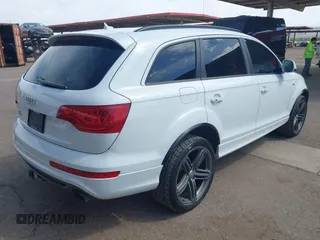 2013 Audi Q7 3.0T S line Prestige with VIN WA1DGAFE6DD006769, listed as a IAAI auction lot 41902696 with 221,058 mi miles. Bid and sale history available at carsss.com. Image 4.