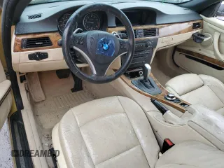 2007 BMW 3 Series 328i z VIN WBAWL13557PX15367, wystawiony jako Copart lot #56542565 z przebiegiem 132 845 mil mil oraz Czysty tytuł • Clean title. Historia ofert i sprzedaży dostępna na DreamBid. Obrazek 8.