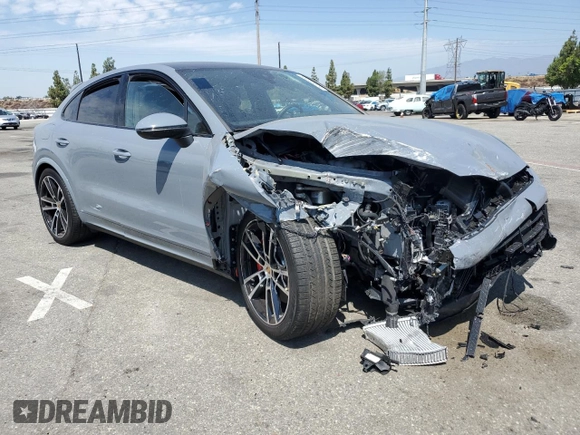 2024 Porsche Cayenne S z VIN WP1BL2AY8RDA60242, wystawiony jako Copart lot #63040024 z przebiegiem Nie podano mil oraz Szkoda całkowita • Salvage title. Historia ofert i sprzedaży dostępna na DreamBid. Obrazek 4.