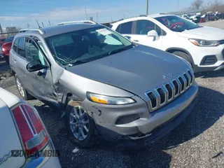 2015 Jeep Cherokee Latitude with VIN 1C4PJLCB3FW790930, listed as a IAAI auction lot 41898609 with 122,131 mi miles. Bid and sale history available at carsss.com. Image 1.