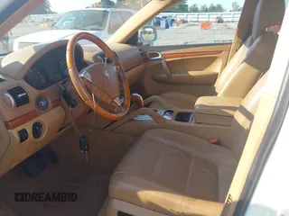 2009 Porsche Cayenne z VIN WP1AA29P79LA03940, wystawiony jako IAAI lot #42561786 z przebiegiem 159 648 mil mil oraz . Historia ofert i sprzedaży dostępna na DreamBid. Obrazek 5.