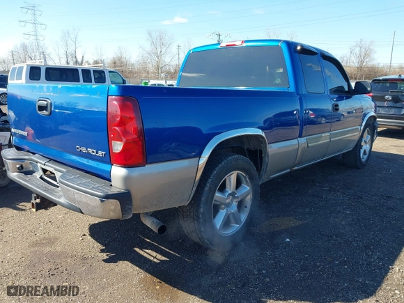 2003 Chevrolet Silverado 1500 LS with VIN 2GCEC19T731369026, listed as a IAAI auction lot 41814490 with 236,597 mi miles. Bid and sale history available at carsss.com. Image 4.