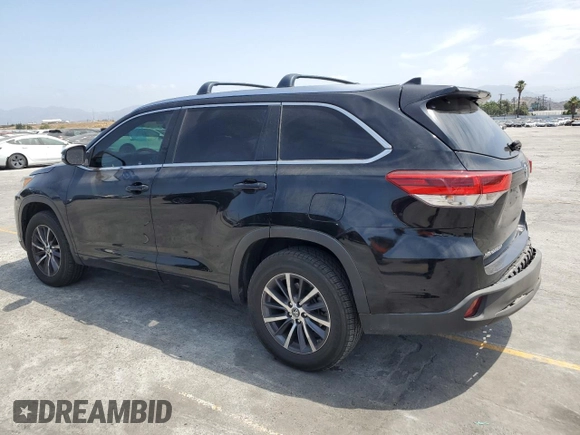 2018 Toyota Highlander SE with VIN 5TDKZRFH1JS537037, listed as a Copart auction lot 61818155 with 92,927 mi miles and Salvage title. Bid and sale history available at DreamBid. Image 2.