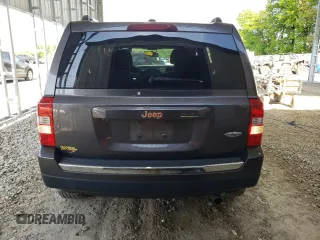 2016 Jeep Patriot Latitude z VIN 1C4NJPFA5GD699012, wystawiony jako Copart lot #55555095 z przebiegiem 82 643 mil mil oraz Szkoda całkowita • Salvage title. Historia ofert i sprzedaży dostępna na DreamBid. Obrazek 6.