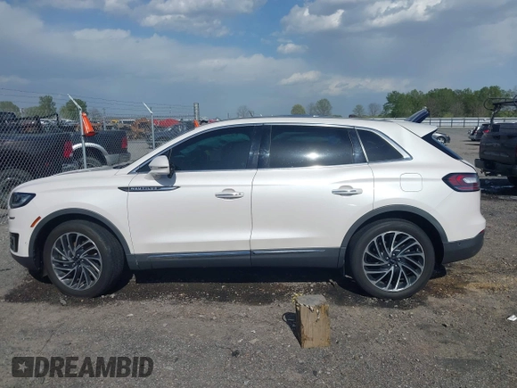 2019 Lincoln Nautilus Reserve z VIN 2LMPJ8L98KBL14453, wystawiony jako IAAI lot #41984751 z przebiegiem 56 064 mil mil oraz . Historia ofert i sprzedaży dostępna na DreamBid. Obrazek 14.