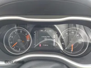 2018 Jeep Cherokee Latitude Plus with VIN 1C4PJLLB6JD520014, listed as a IAAI auction lot 41771997 with 171,405 mi miles. Bid and sale history available at carsss.com. Image 7.
