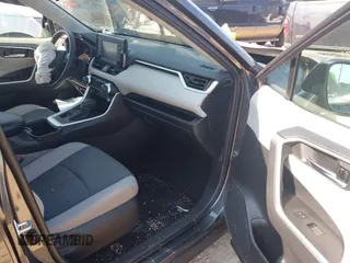 2022 Toyota RAV4 XLE with VIN 2T3W1RFV6NC194245, listed as a IAAI auction lot 42608311 with 36,491 mi miles and . Bid and sale history available at DreamBid. Image 5.