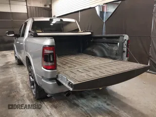 2022 Ram 1500 Limited z VIN 1C6SRFHM1NN211394, wystawiony jako IAAI lot #42052416 z przebiegiem 28 881 mil mil oraz . Historia ofert i sprzedaży dostępna na DreamBid. Obrazek 3.