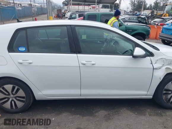2019 Volkswagen Golf SE z VIN WVWKR7AU6KW910647, wystawiony jako IAAI lot #41502997 z przebiegiem 20 649 mil mil oraz . Historia ofert i sprzedaży dostępna na DreamBid. Obrazek 13.