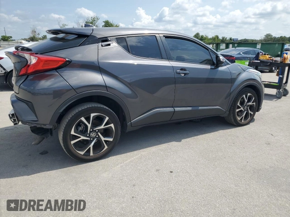 2022 Toyota C-HR XLE z VIN NMTKHMBX2NR140945, wystawiony jako Copart lot #58809375 z przebiegiem 56 161 mil mil oraz Nie do naprawy • Non repairable. Historia ofert i sprzedaży dostępna na DreamBid. Obrazek 3.