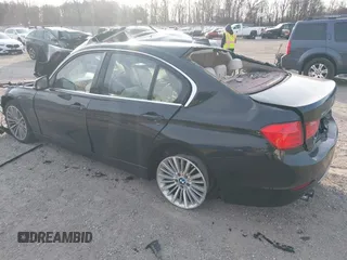 2015 BMW 3 Series 328i xDrive z VIN WBA3B5G50FNS13108, wystawiony jako IAAI lot #41772990 z przebiegiem Nie podano mil oraz . Historia ofert i sprzedaży dostępna na DreamBid. Obrazek 3.