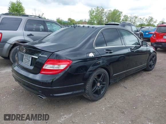 2010 Mercedes-Benz C 300 Sport z VIN WDDGF8BB5AR131972, wystawiony jako IAAI lot #42221225 z przebiegiem 145 036 mil mil oraz . Historia ofert i sprzedaży dostępna na DreamBid. Obrazek 4.
