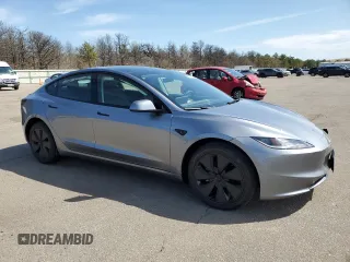 2025 Tesla Model 3 Long Range z VIN 5YJ3E1EBXSF979187, wystawiony jako Copart lot #53171955 z przebiegiem 198 mil mil oraz Szkoda całkowita • Salvage title. Historia ofert i sprzedaży dostępna na DreamBid. Obrazek 4.