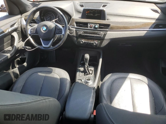 2017 BMW X1 xDrive28i z VIN WBXHT3Z37H4A54544, wystawiony jako Copart lot #55019535 z przebiegiem 76 822 mil mil oraz Szkoda całkowita • Salvage title. Historia ofert i sprzedaży dostępna na DreamBid. Obrazek 8.