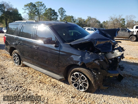 2023 Ford Expedition z VIN 1FMJU1F80PEA18857, wystawiony jako Copart lot #46926125 z przebiegiem Nie podano mil oraz Szkoda całkowita • Salvage title. Historia ofert i sprzedaży dostępna na DreamBid. Obrazek 4.