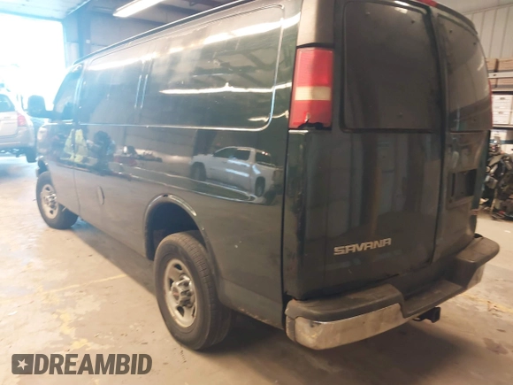 2004 GMC Savana Cargo Van with VIN 1GTHG35U041118061, listed as a IAAI auction lot 41296799 with 185,939 mi miles. Bid and sale history available at carsss.com. Image 3.
