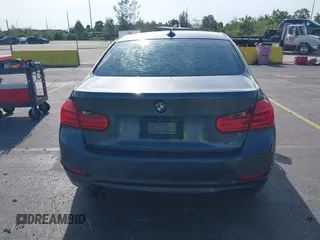 2015 BMW 3 Series 328i z VIN WBA3A5G57FNS82543, wystawiony jako IAAI lot #42731940 z przebiegiem 102 773 mil mil oraz . Historia ofert i sprzedaży dostępna na DreamBid. Obrazek 16.