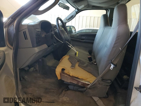 2005 Ford F-250 XL z VIN 1FTNF20545EB79620, wystawiony jako Copart lot #84940344 z przebiegiem 209 677 mil mil oraz Szkoda całkowita • Salvage title. Historia ofert i sprzedaży dostępna na DreamBid. Obrazek 7.