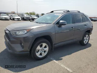2020 Toyota RAV4 XLE with VIN 2T3W1RFV8LW070246, listed as a Copart auction lot 65072185 with 61,339 mi miles and Salvage title. Bid and sale history available at DreamBid. Image 1.