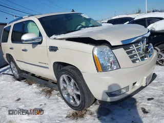 2008 Cadillac Escalade with VIN 1GYFK63868R210516, listed as a IAAI auction lot 41322496 with 136,612 mi miles. Bid and sale history available at carsss.com. Image 1.
