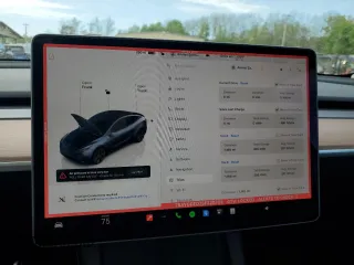 2025 Tesla Model Y Long Range with VIN 7SAYGDED7SF320702, listed as a Copart auction lot 54655325 with 1,169 mi miles and Salvage Title. Bid and sale history available at DreamBid. Image 9.