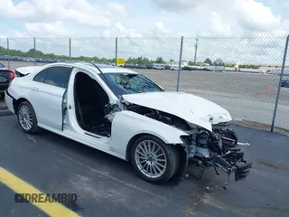 2022 Mercedes-Benz E 350 with VIN W1KZF8DB8NB029005, listed as a IAAI auction lot 42390266 with Not provided miles and . Bid and sale history available at DreamBid. Image 1.