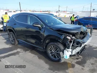 2024 Lexus NX 350h Premium z VIN JTJGKCEZ3R2034112, wystawiony jako IAAI lot #41938373 z przebiegiem 26 078 mil mil oraz . Historia ofert i sprzedaży dostępna na DreamBid. Obrazek 1.