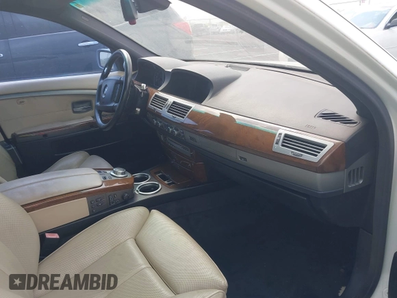 2006 BMW 7 Series 750Li with VIN WBAHN83516DT32361, listed as a IAAI auction lot 41973491 with 170,428 mi miles. Bid and sale history available at carsss.com. Image 5.