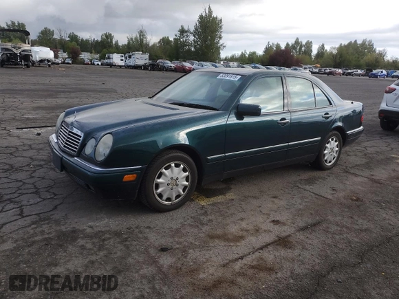 1996 Mercedes-Benz E-Class with VIN WDBJF55F5TJ013658, listed as a Copart auction lot 53891915 with 152,170 mi miles and Clean Title. Bid and sale history available at carsss.com. Image 1.