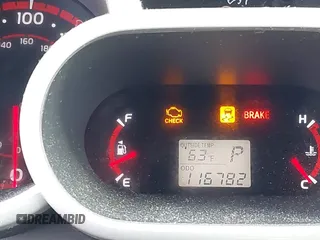 2010 Toyota Matrix z VIN 2T1KU4EE7AC242574, wystawiony jako IAAI lot #41799126 z przebiegiem 116 782 mil mil oraz . Historia ofert i sprzedaży dostępna na DreamBid. Obrazek 7.