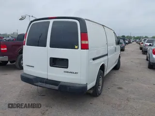 2003 Chevrolet Express Cargo z VIN 1GCHG35U231130341, wystawiony jako IAAI lot #41927806 z przebiegiem 260 934 mil mil oraz . Historia ofert i sprzedaży dostępna na DreamBid. Obrazek 4.