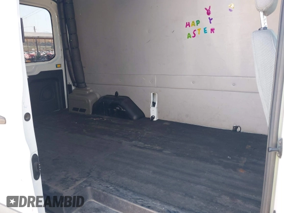 2015 Ford Transit z VIN 1FTNE1CM8FKB16085, wystawiony jako IAAI lot #42438768 z przebiegiem Nie podano mil oraz . Historia ofert i sprzedaży dostępna na DreamBid. Obrazek 8.