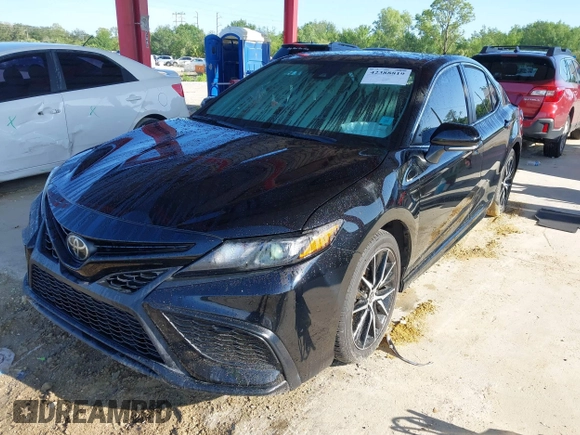 2023 Toyota Camry SE z VIN 4T1G11AKXPU747251, wystawiony jako IAAI lot #42388819 z przebiegiem 39 542 mil mil oraz . Historia ofert i sprzedaży dostępna na DreamBid. Obrazek 17.