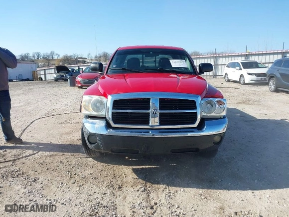2005 Dodge Dakota SLT with VIN 1D7HE48N65S320064, listed as a IAAI auction lot 41276075 with 183,949 mi miles. Bid and sale history available at carsss.com. Image 12.