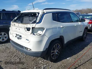 2019 Jeep Compass Altitude z VIN 3C4NJCBB0KT743170, wystawiony jako IAAI lot #41490256 z przebiegiem 93 319 mil mil oraz . Historia ofert i sprzedaży dostępna na DreamBid. Obrazek 4.