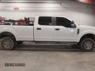 2018 Ford Super Duty F-250 SRW XL with VIN 1FT7W2B60JEC63345, listed as a IAAI auction lot 41159792 with 165,949 mi miles. Bid and sale history available at carsss.com. Image 14.