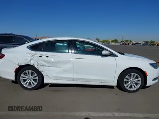 2015 Chrysler 200 Limited z VIN 1C3CCCAB7FN752316, wystawiony jako IAAI lot #42105851 z przebiegiem 126 185 mil mil oraz . Historia ofert i sprzedaży dostępna na DreamBid. Obrazek 6.