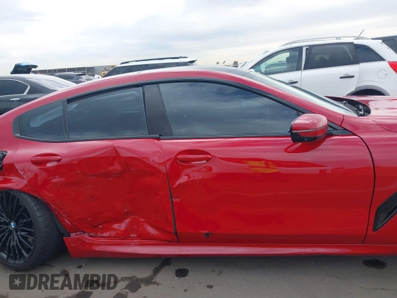 2022 BMW 8 Series M850i z VIN WBAGV8C04NCH90015, wystawiony jako IAAI lot #42020711 z przebiegiem 39 801 mil mil oraz . Historia ofert i sprzedaży dostępna na DreamBid. Obrazek 13.
